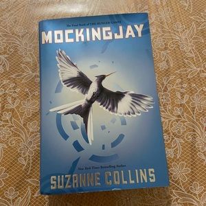 Mockingjay by Suzanne Collins book